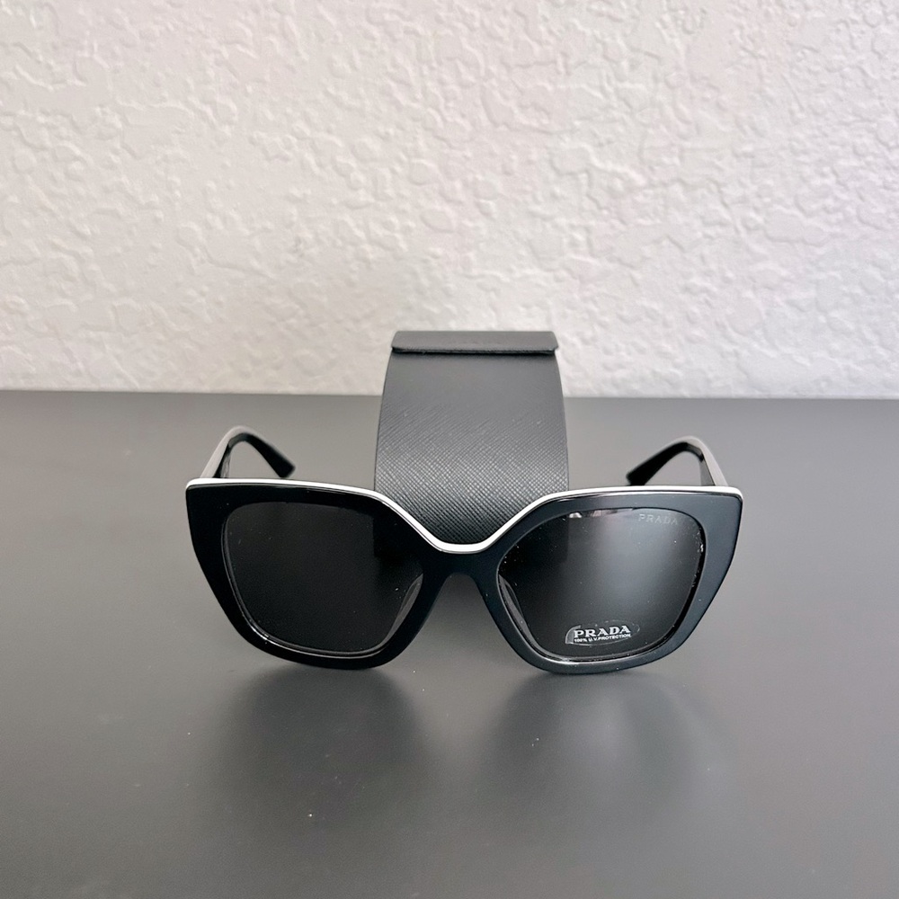 Brand New! Prada black and white sunglasses! SPR-24X-F. Size 54-18-150